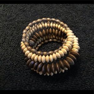 Stretchy wooden beads bracelet